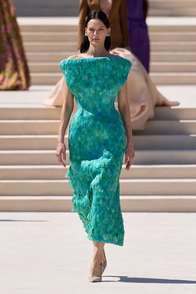 Look 15